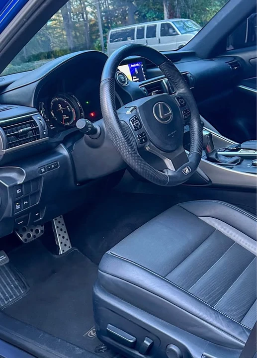 2020 Lexus IS 3rd Gen - Image 9 of 10