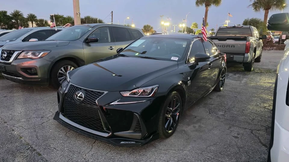 2020 Lexus IS 3rd Gen - Image 5 of 9