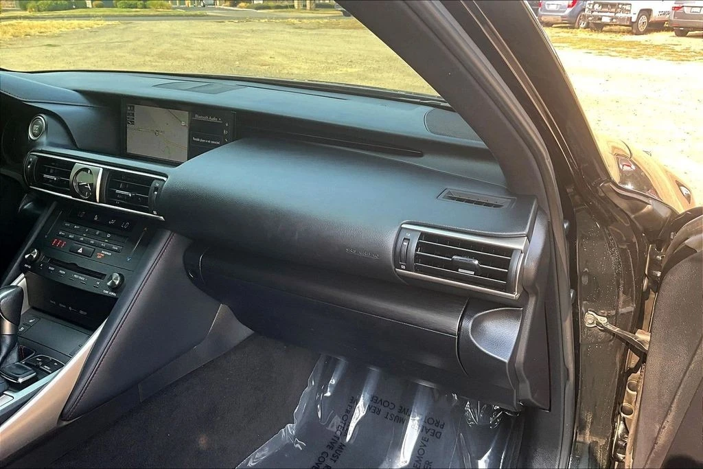 2020 Lexus IS 3rd Gen - Image 19 of 31