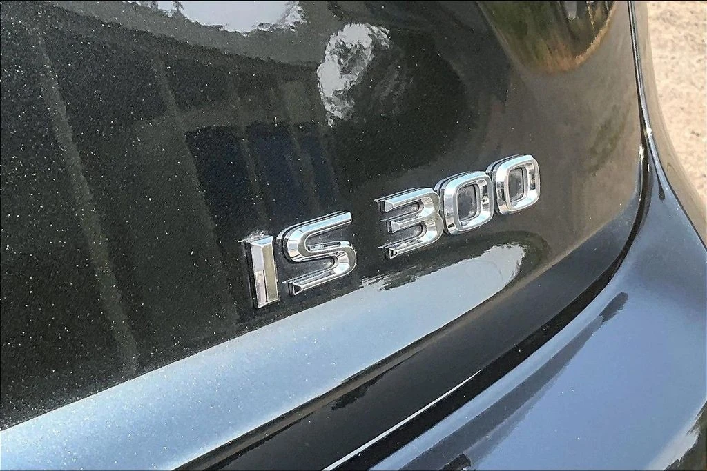 2020 Lexus IS 3rd Gen - Image 11 of 31