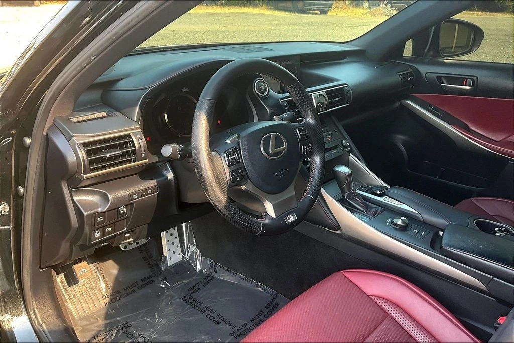 2020 Lexus IS 3rd Gen - Image 18 of 31