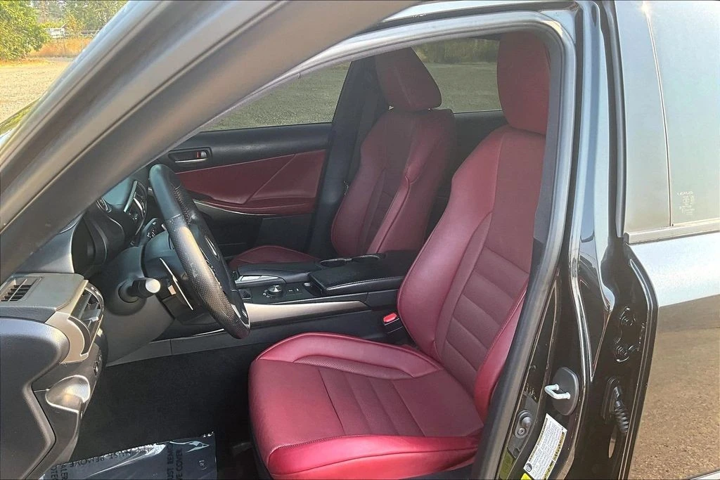 2020 Lexus IS 3rd Gen - Image 9 of 31