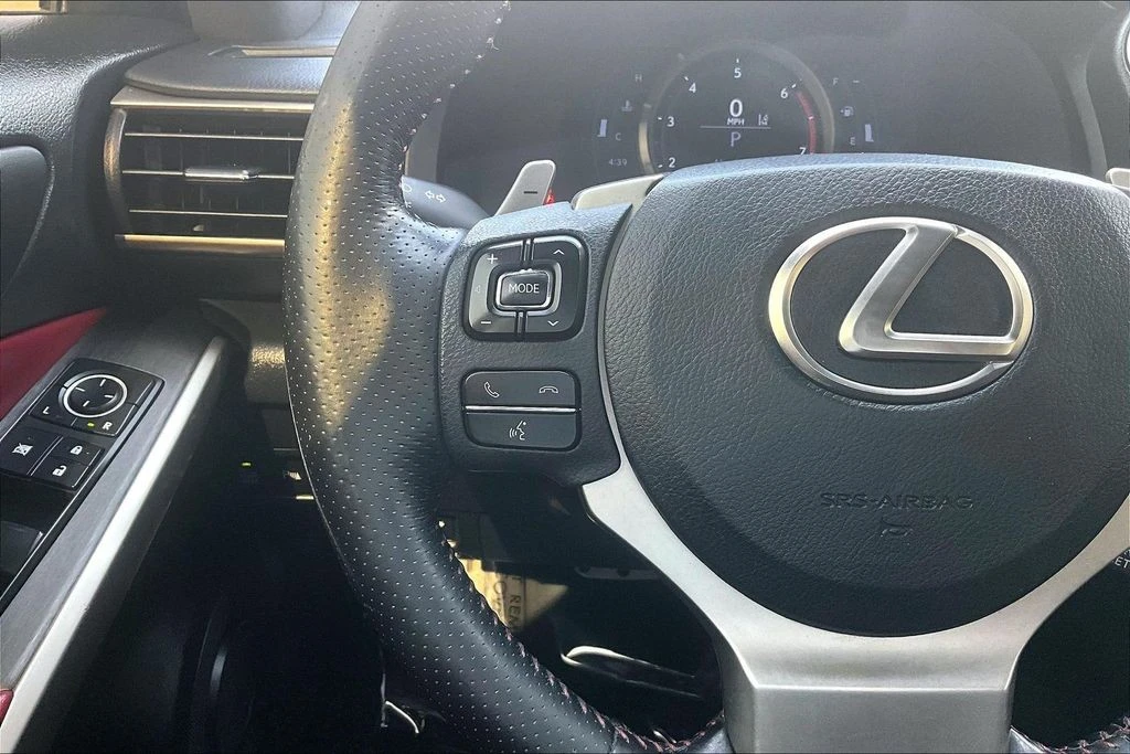 2020 Lexus IS 3rd Gen - Image 24 of 31