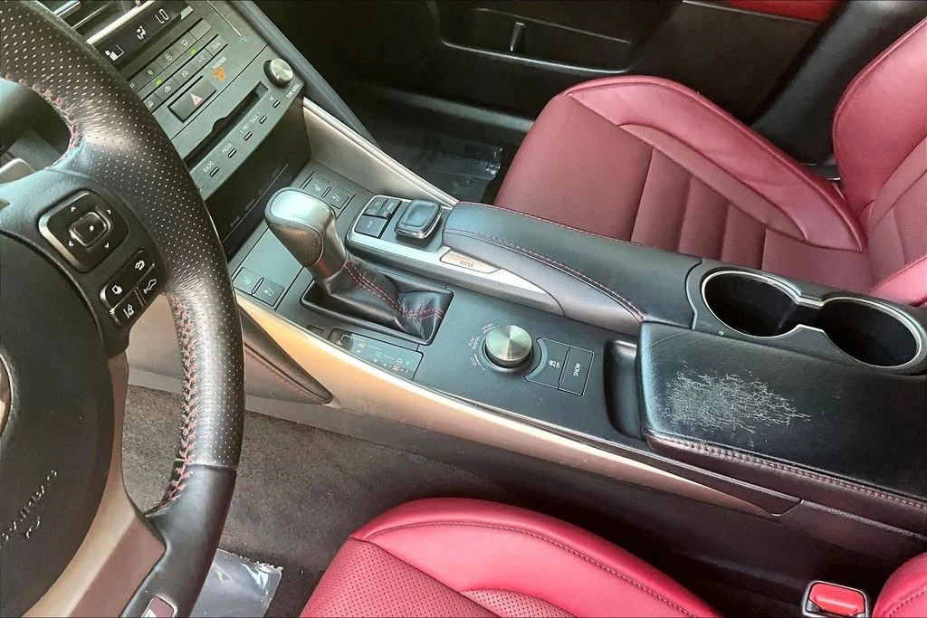 2020 Lexus IS 3rd Gen - Image 17 of 31