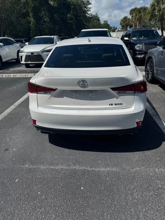 2020 Lexus IS 3rd Gen - Image 5 of 8