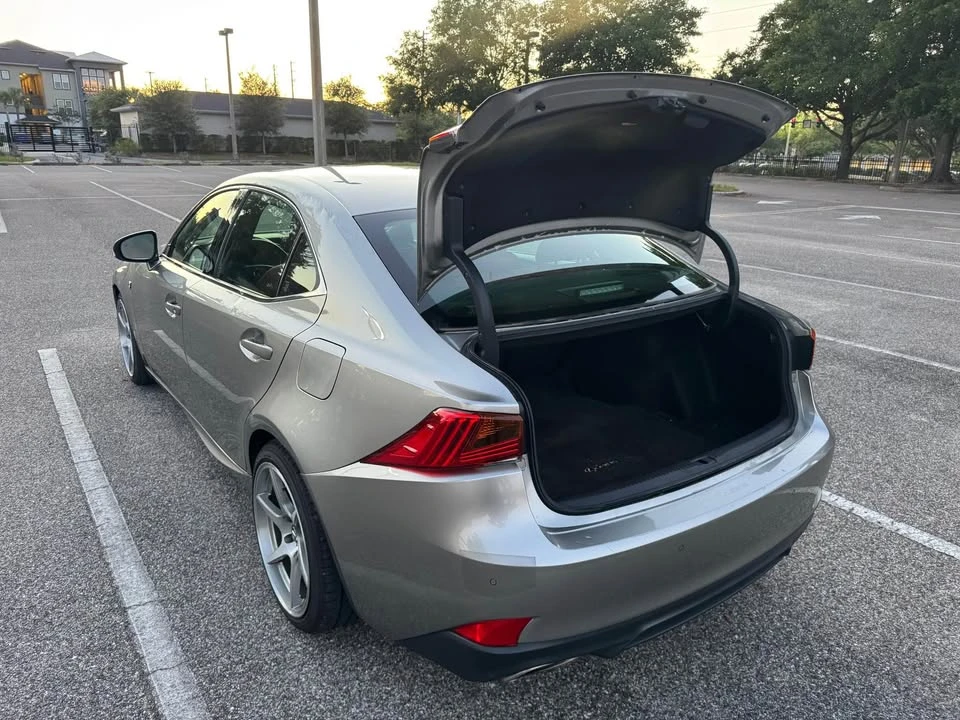 2020 Lexus IS 3rd Gen - Image 18 of 20