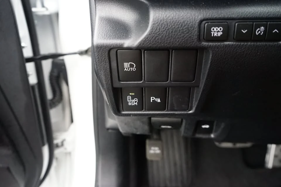 2020 Lexus IS 3rd Gen - Image 15 of 18