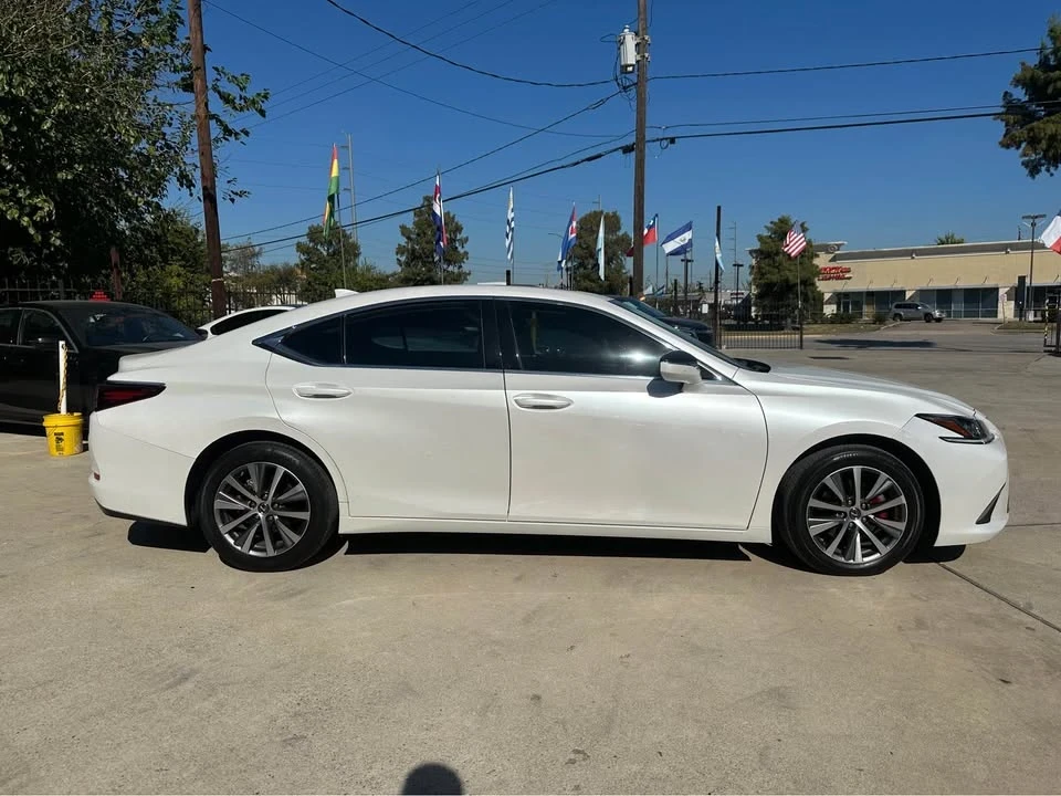 2020 Lexus IS 3rd Gen - Image 11 of 13