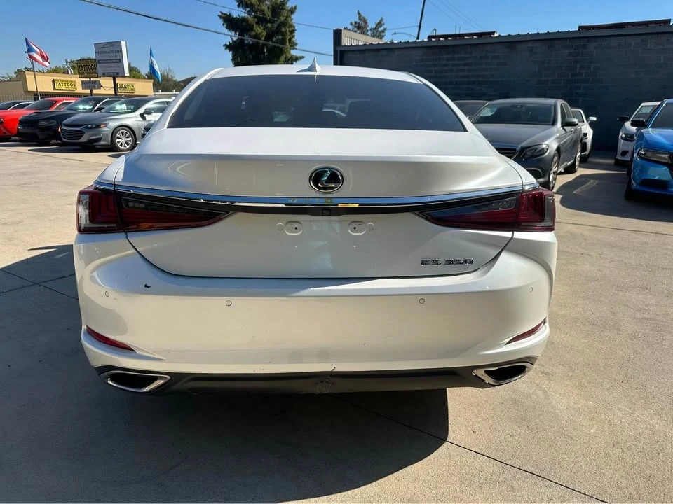 2020 Lexus IS 3rd Gen - Image 9 of 13
