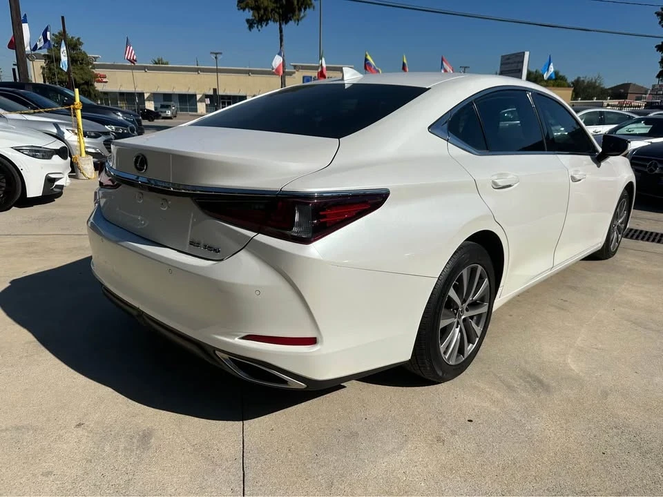 2020 Lexus IS 3rd Gen - Image 10 of 13