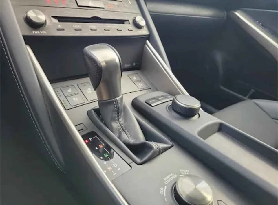2020 Lexus IS 3rd Gen - Image 5 of 13