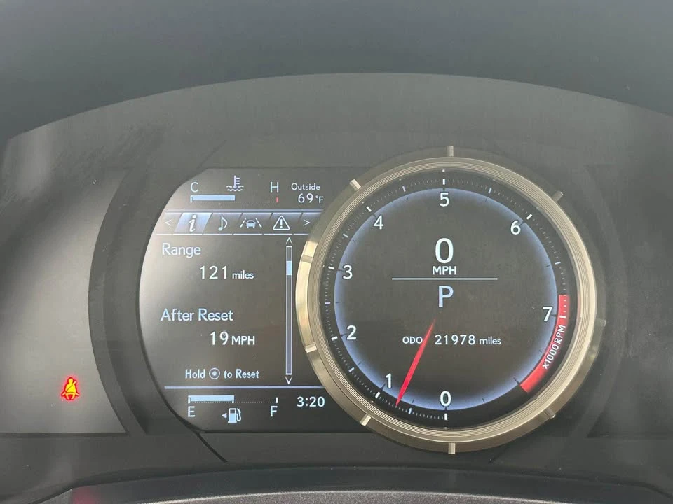 2020 Lexus IS 3rd Gen - Image 18 of 20