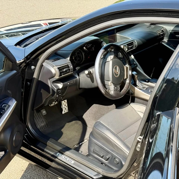 2020 Lexus IS 3rd Gen - Image 5 of 15