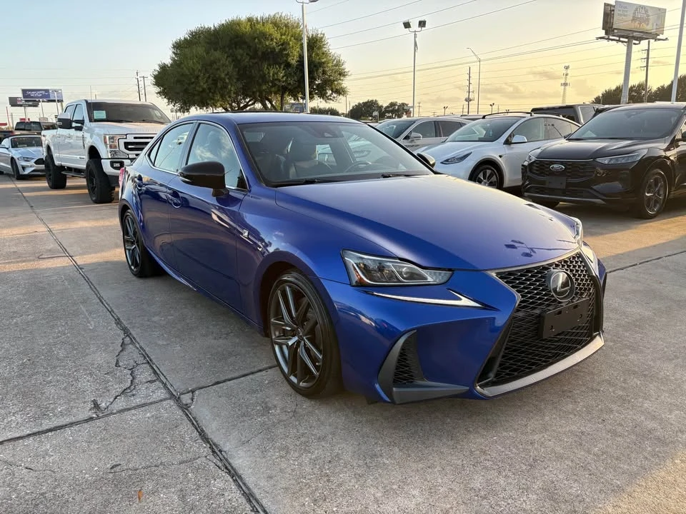 2020 Lexus IS 3rd Gen - Image 3 of 19