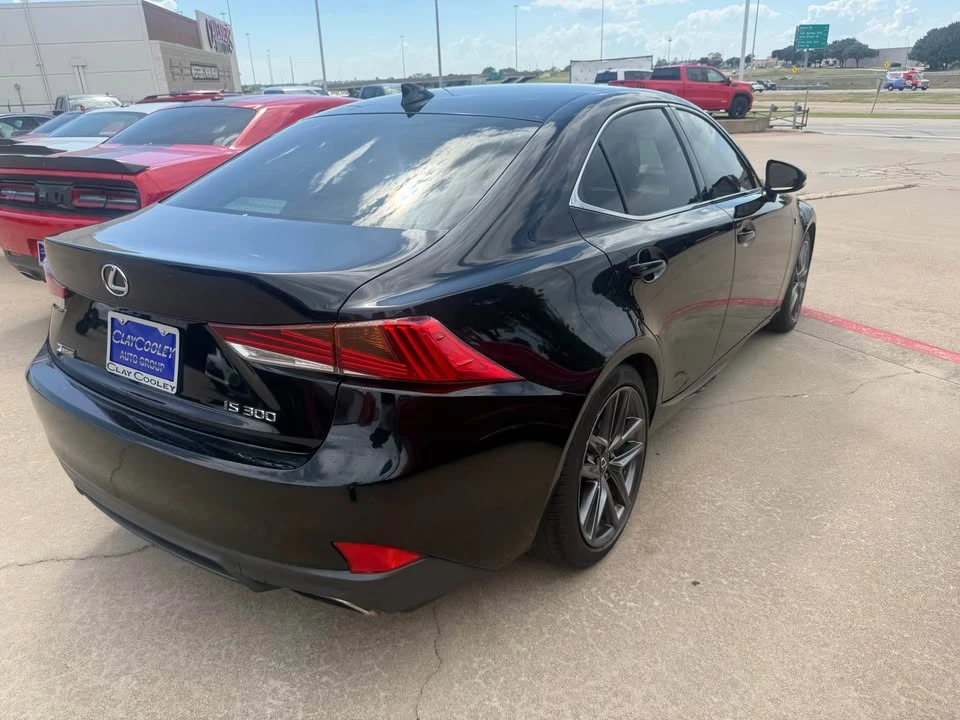 2020 Lexus IS 3rd Gen - Image 4 of 7