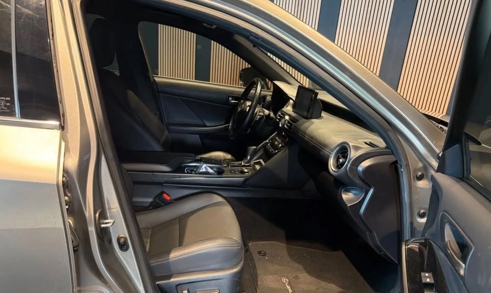 2020 Lexus IS 3rd Gen - Image 8 of 10
