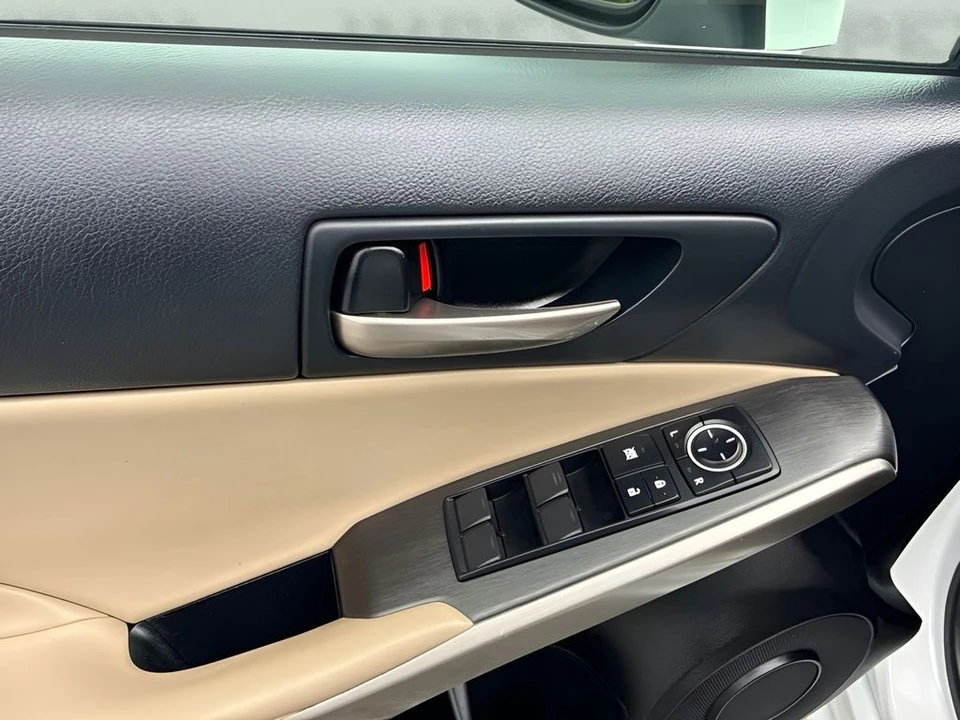 2020 Lexus IS 3rd Gen - Image 18 of 25
