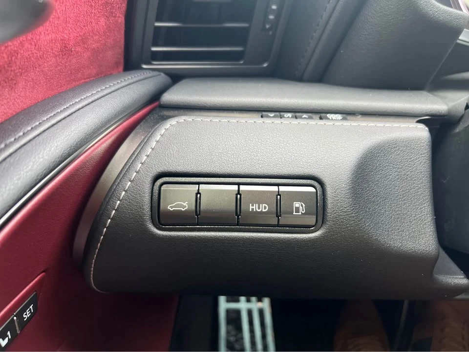 2020 Lexus LC - Image 13 of 17