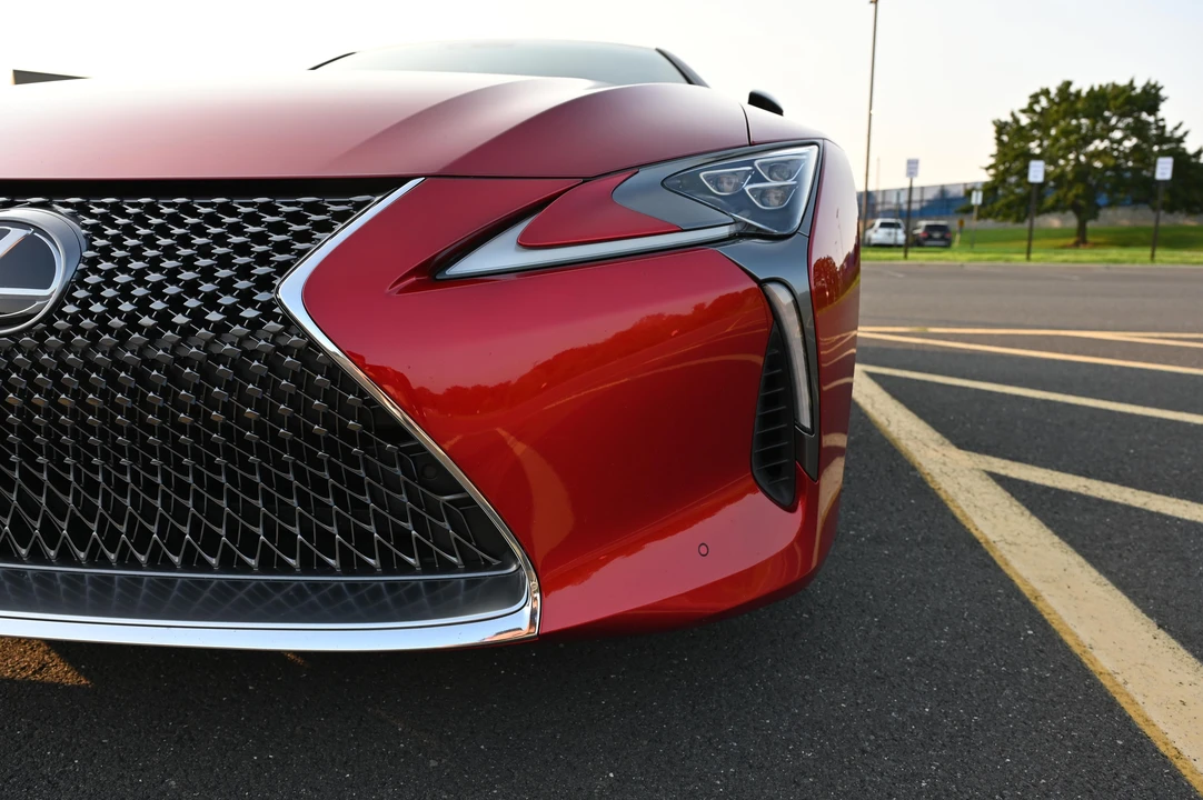2020 Lexus LC - Image 27 of 31