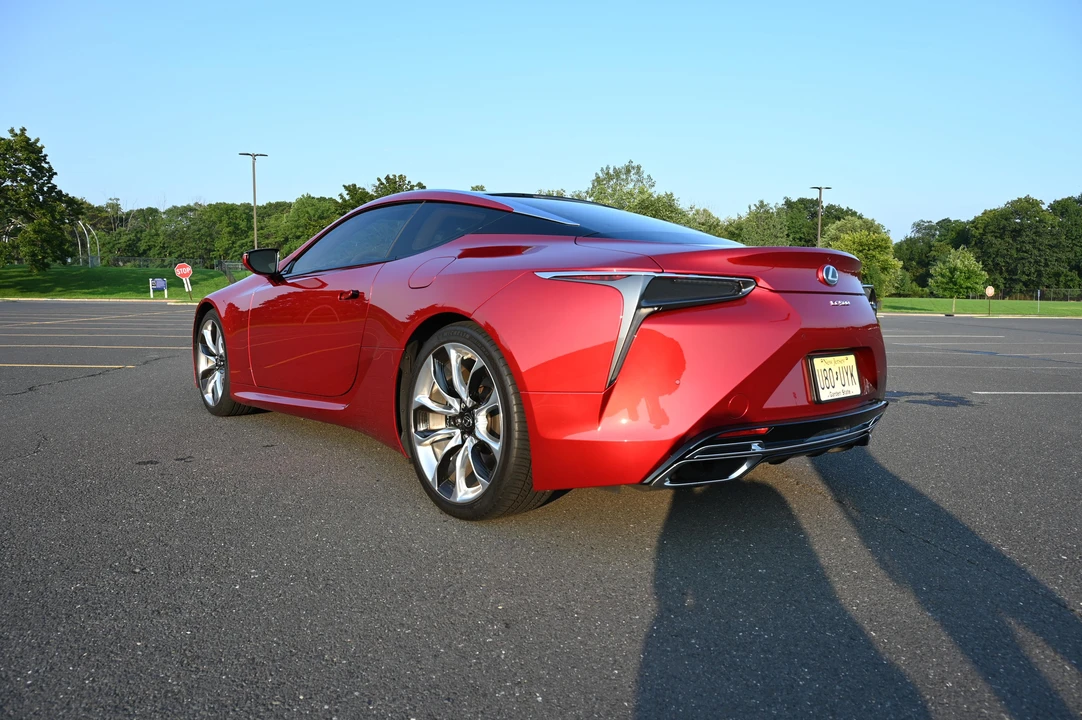 2020 Lexus LC - Image 10 of 31