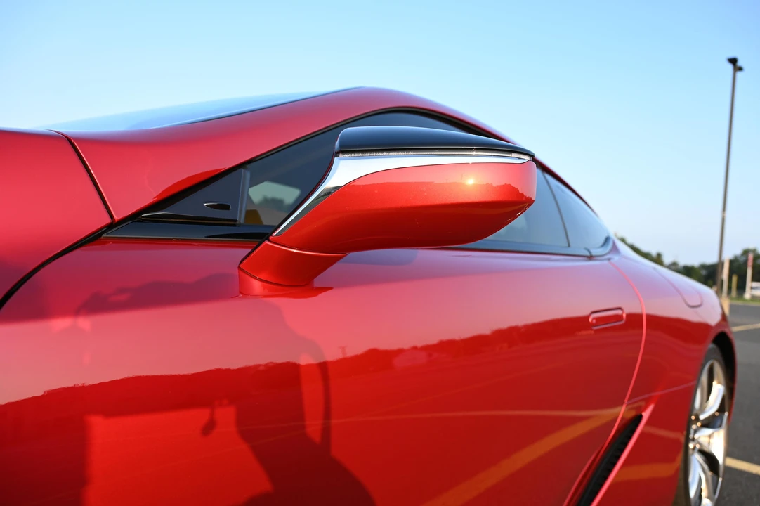 2020 Lexus LC - Image 30 of 31