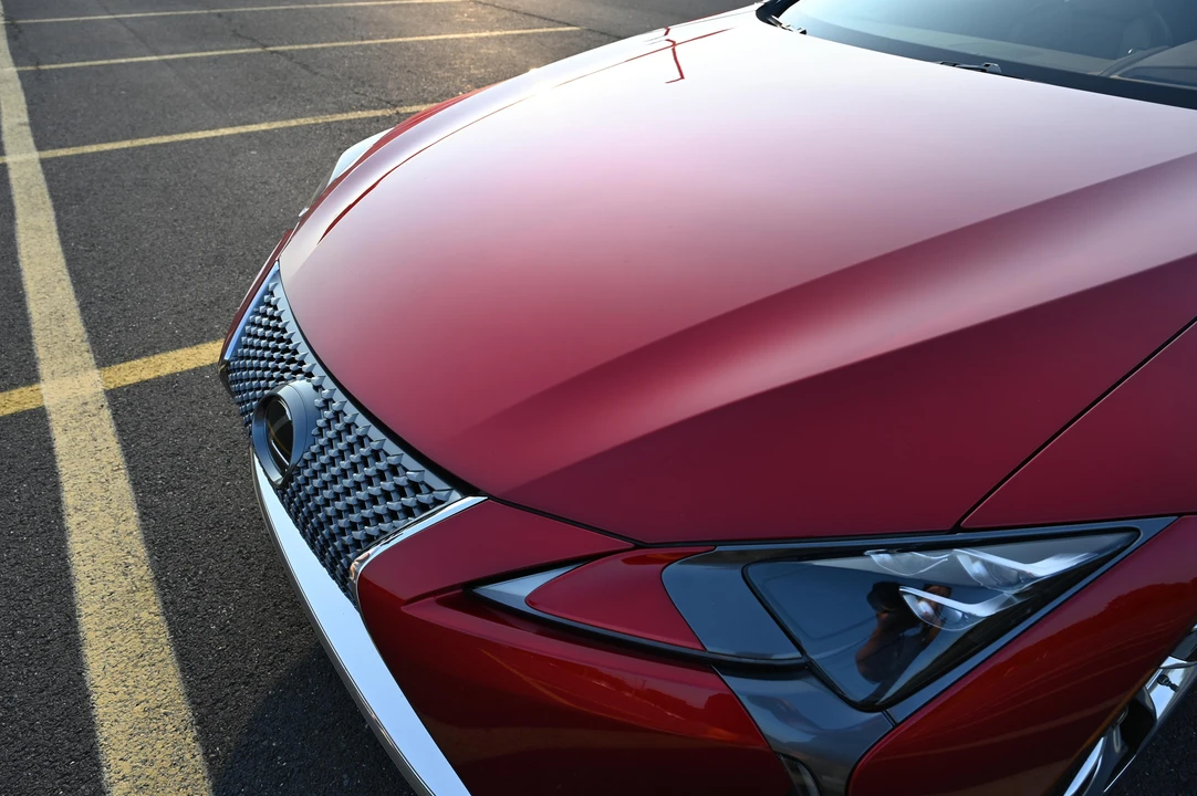 2020 Lexus LC - Image 28 of 31