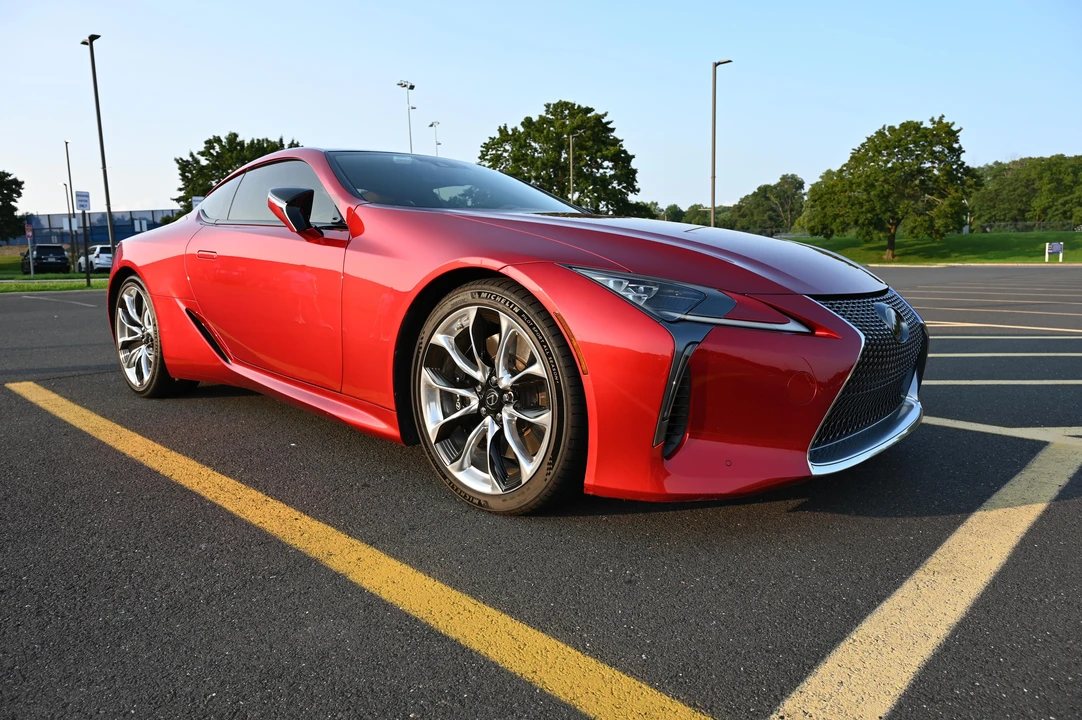 2020 Lexus LC - Image 16 of 31
