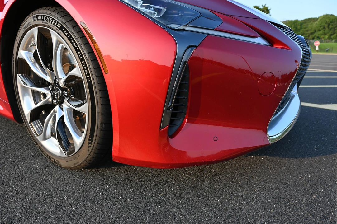 2020 Lexus LC - Image 18 of 31