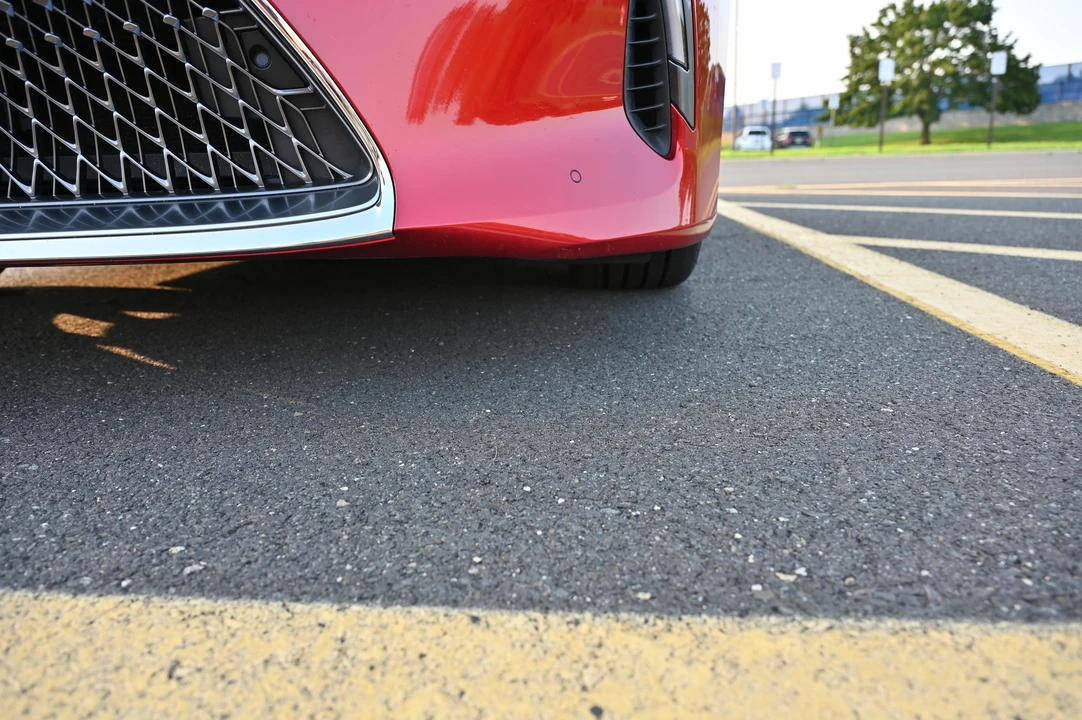 2020 Lexus LC - Image 23 of 31