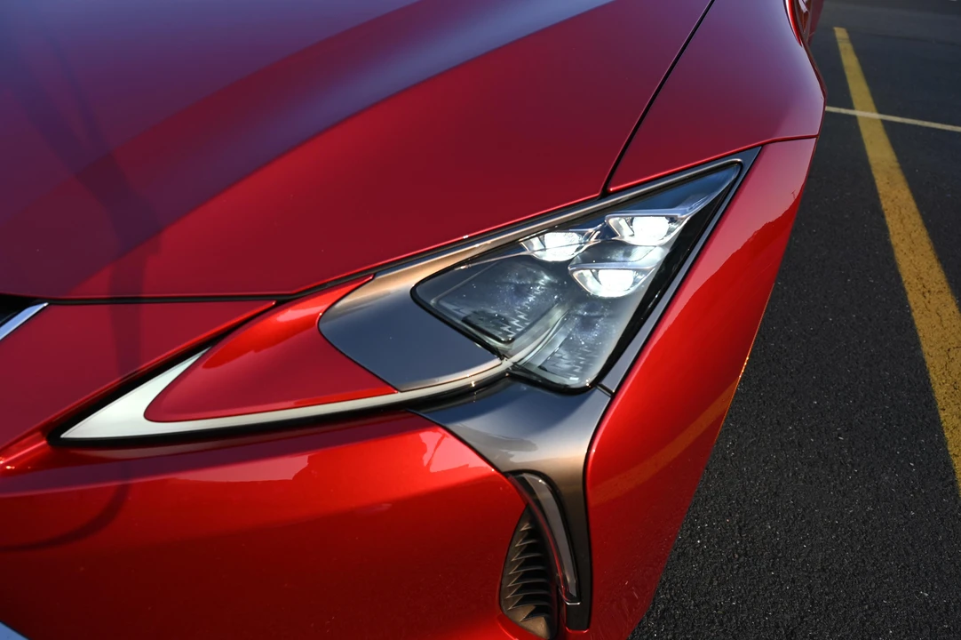 2020 Lexus LC - Image 26 of 31