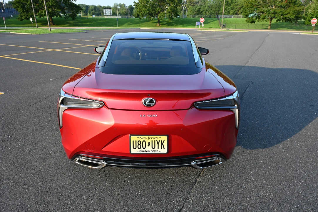 2020 Lexus LC - Image 11 of 31