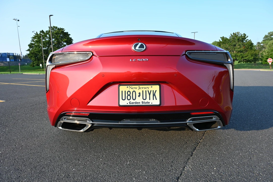 2020 Lexus LC - Image 13 of 31