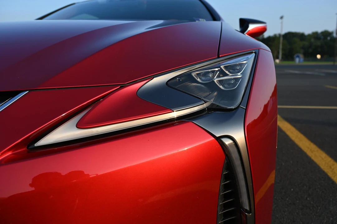 2020 Lexus LC - Image 25 of 31