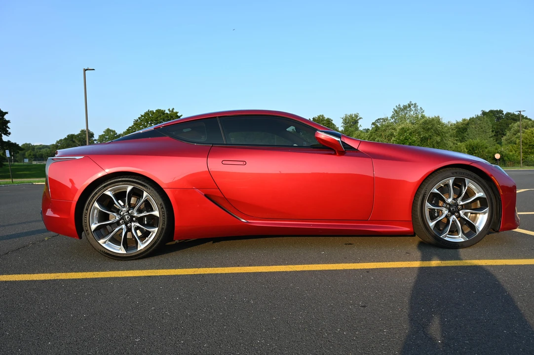 2020 Lexus LC - Image 15 of 31