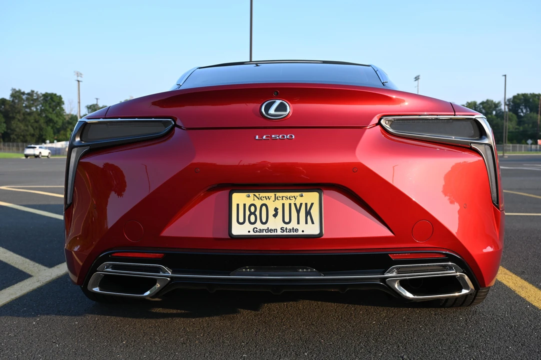 2020 Lexus LC - Image 12 of 31