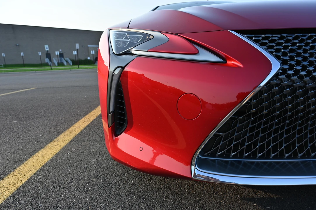 2020 Lexus LC - Image 21 of 31