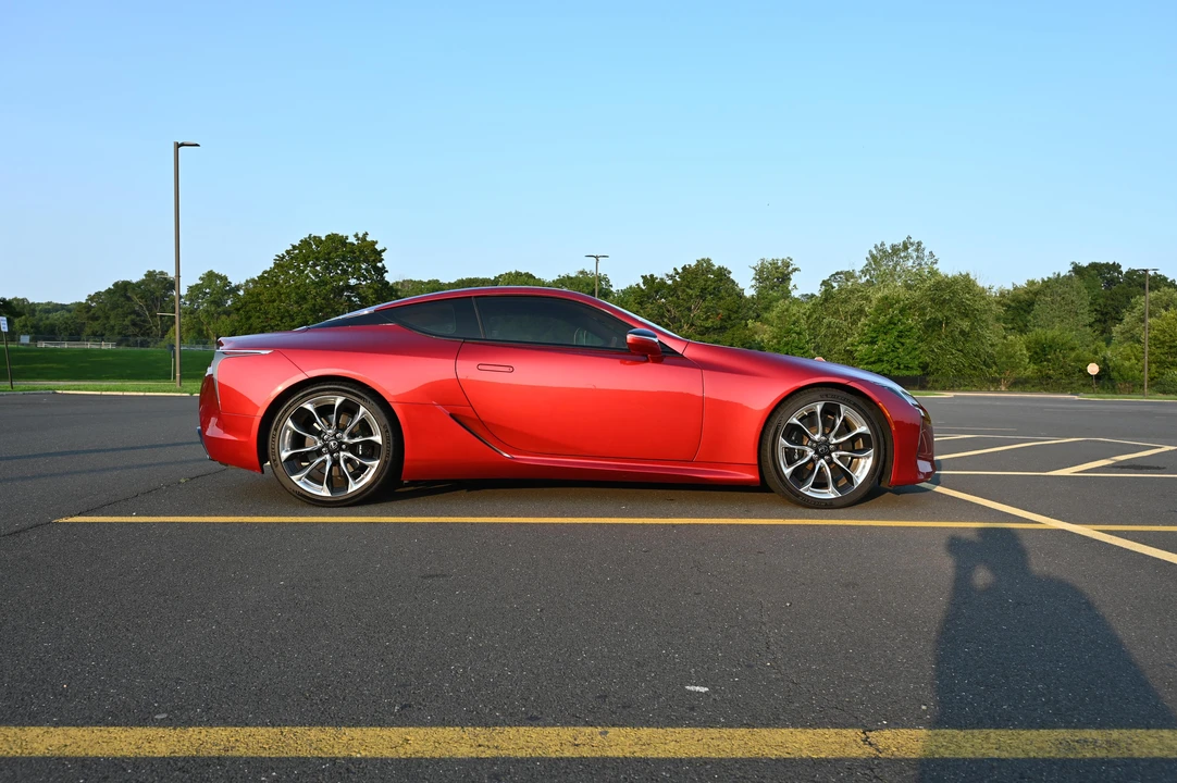2020 Lexus LC - Image 14 of 31