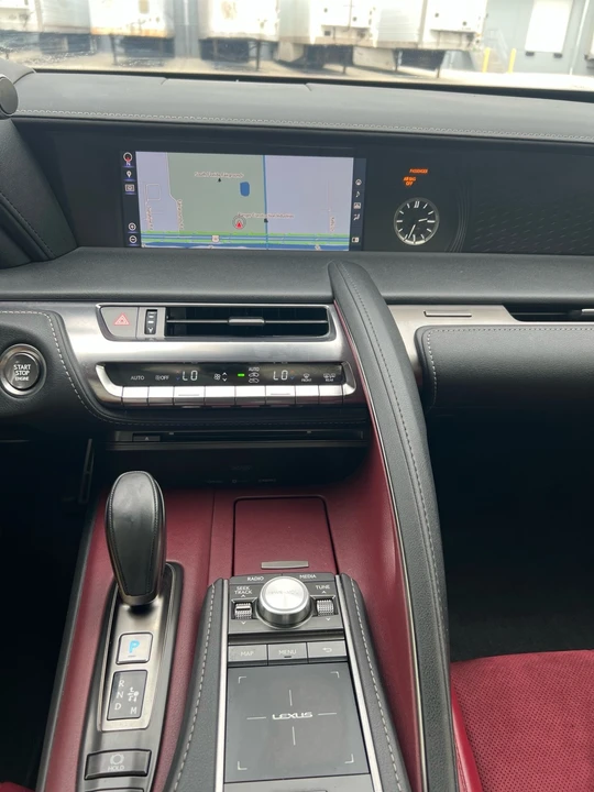 2020 Lexus LC - Image 18 of 21