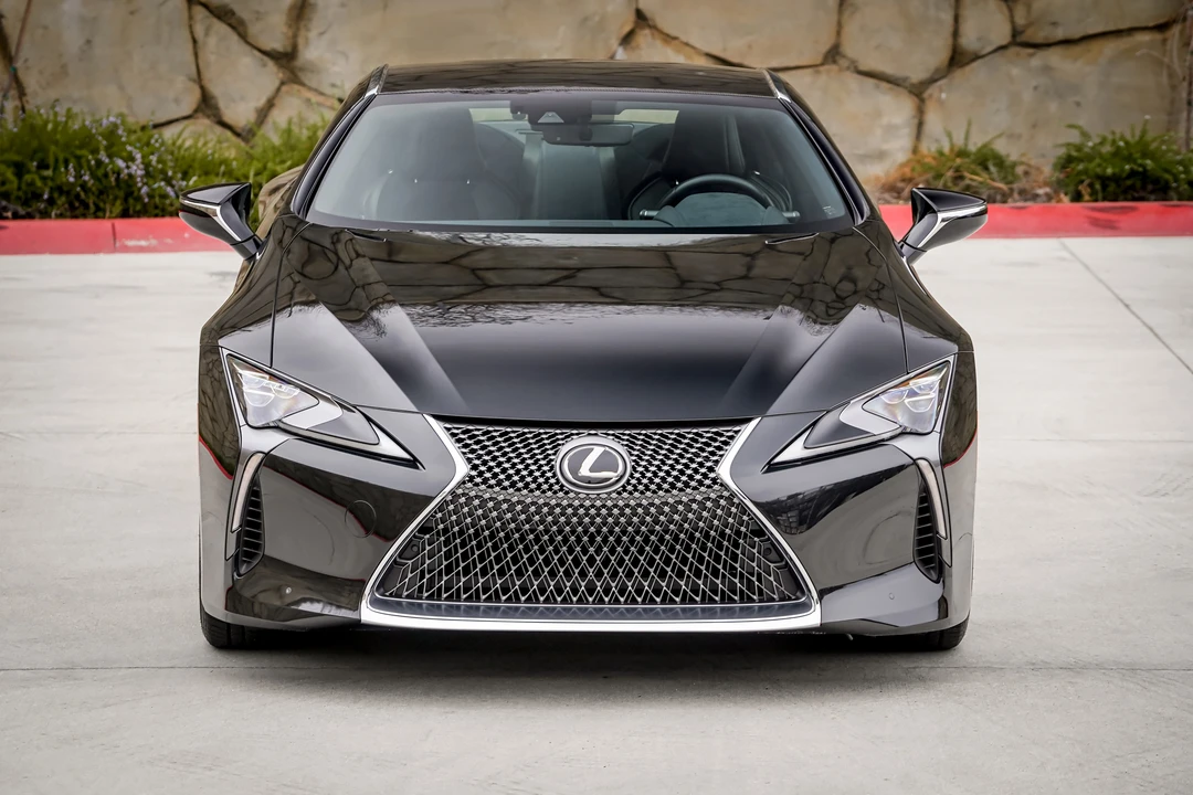 2020 Lexus LC - Image 17 of 31