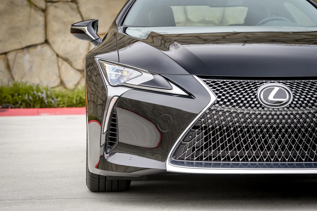 2020 Lexus LC - Image 28 of 31