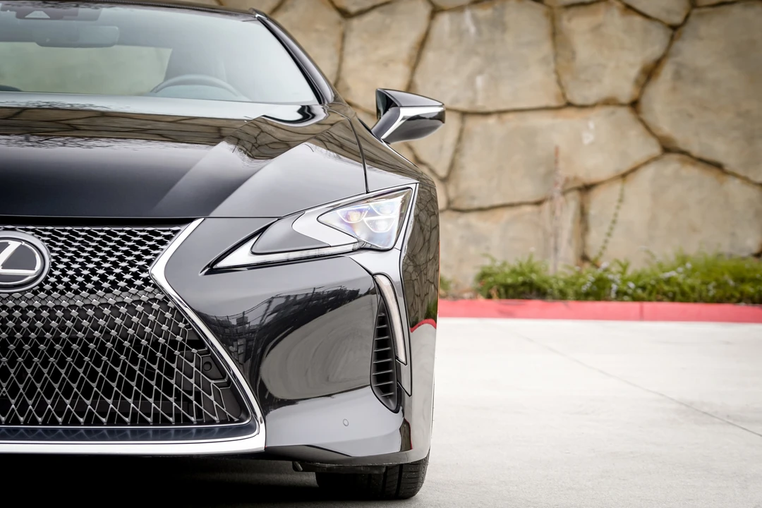2020 Lexus LC - Image 29 of 31