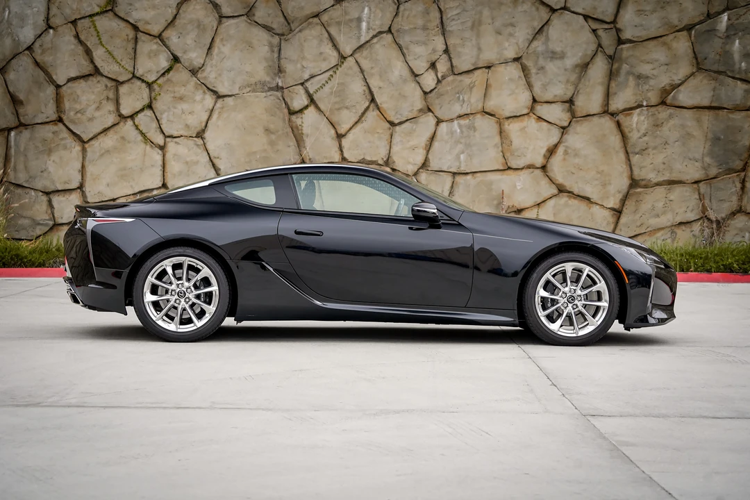 2020 Lexus LC - Image 11 of 31