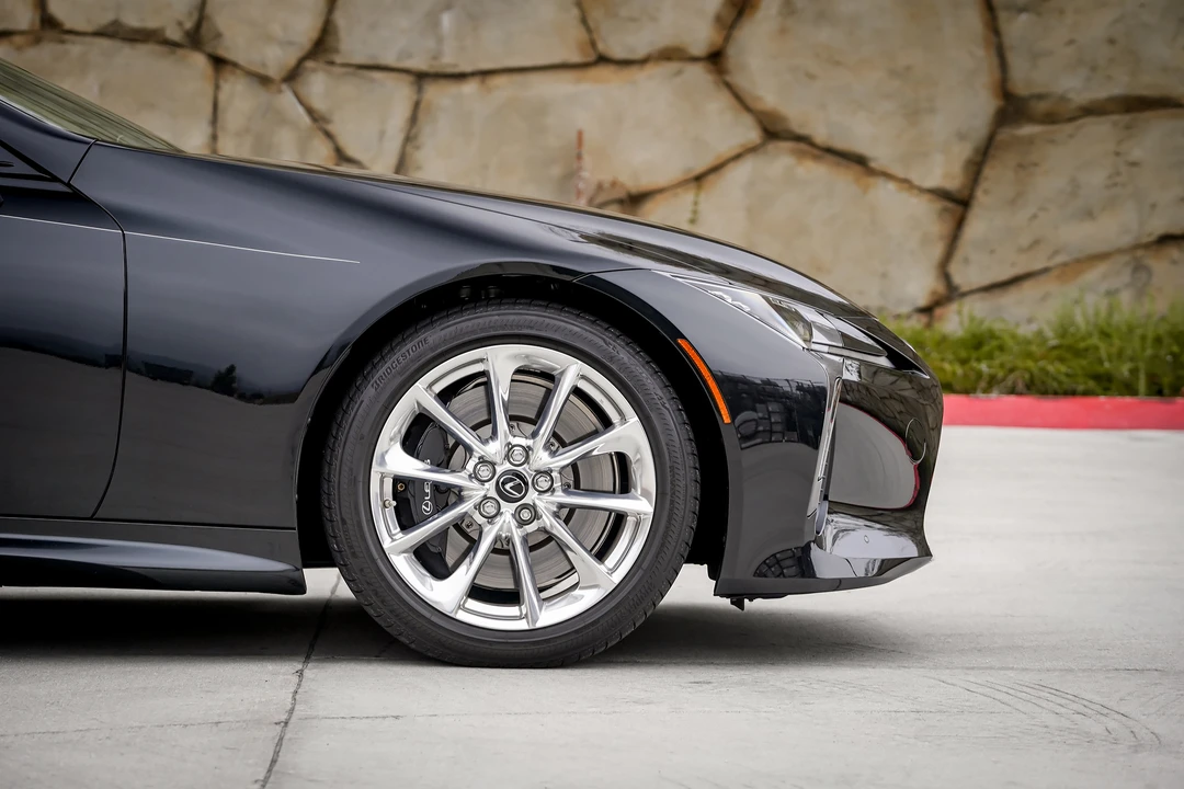 2020 Lexus LC - Image 25 of 31