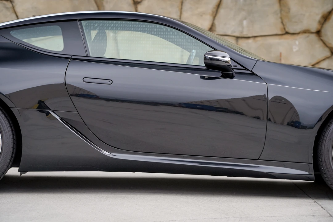 2020 Lexus LC - Image 24 of 31