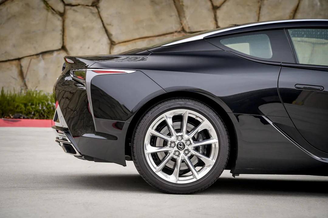 2020 Lexus LC - Image 23 of 31