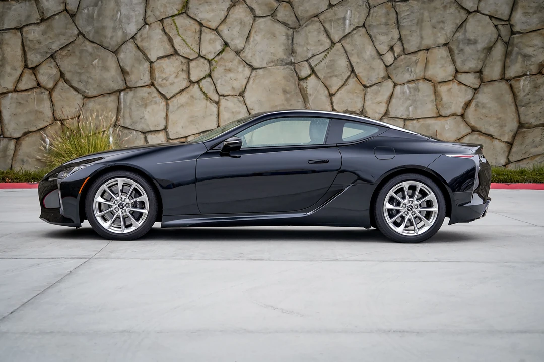 2020 Lexus LC - Image 4 of 31