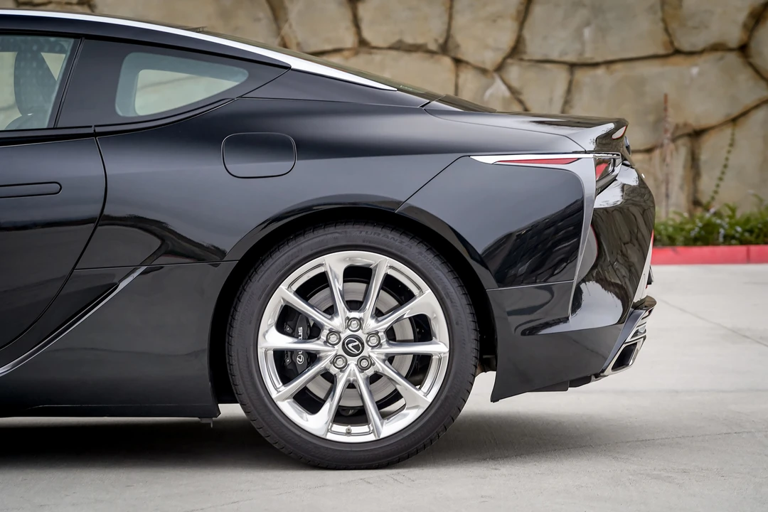 2020 Lexus LC - Image 21 of 31