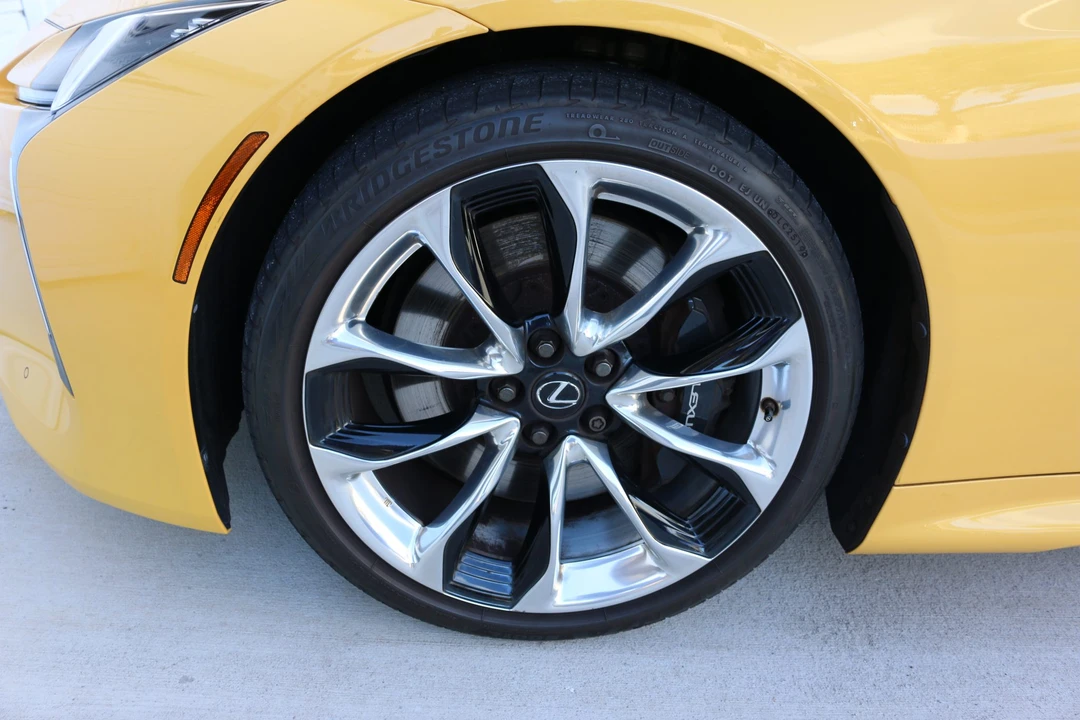 2020 Lexus LC - Image 26 of 31