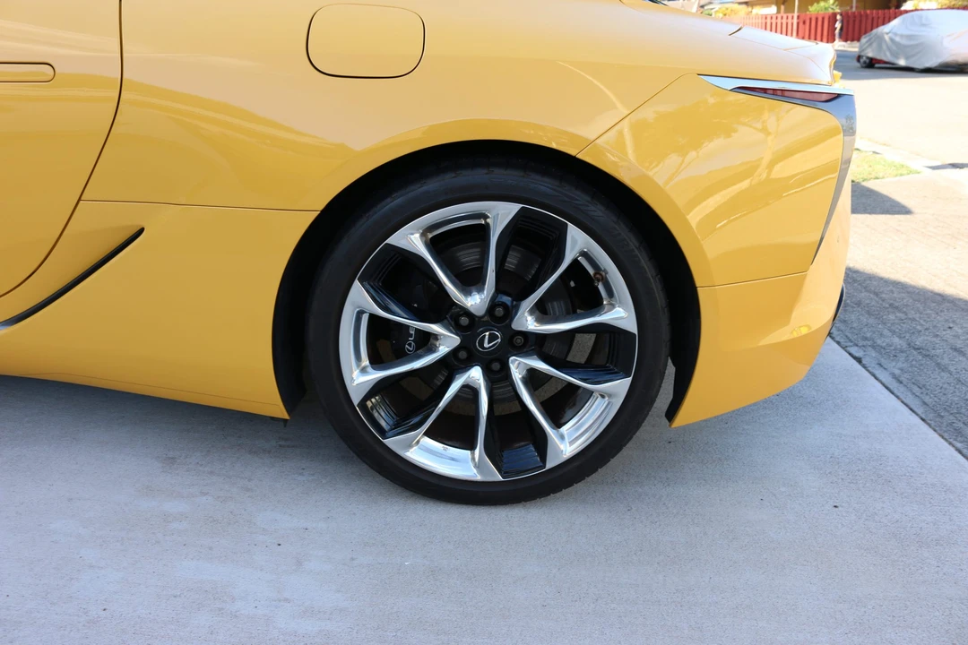 2020 Lexus LC - Image 29 of 31