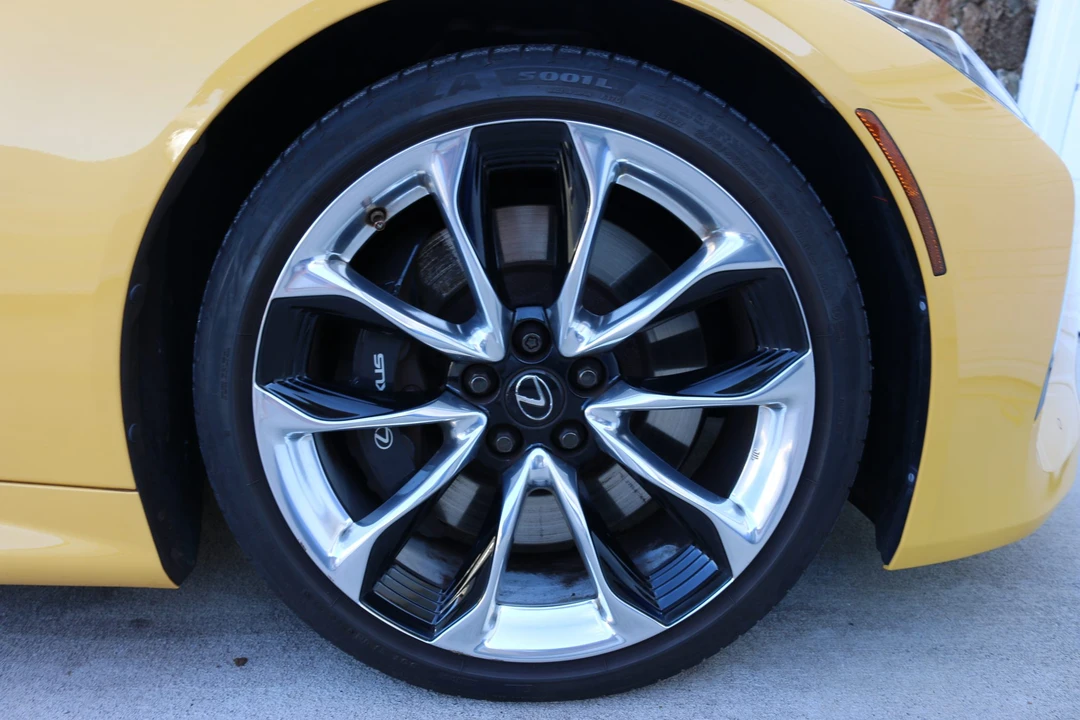 2020 Lexus LC - Image 28 of 31